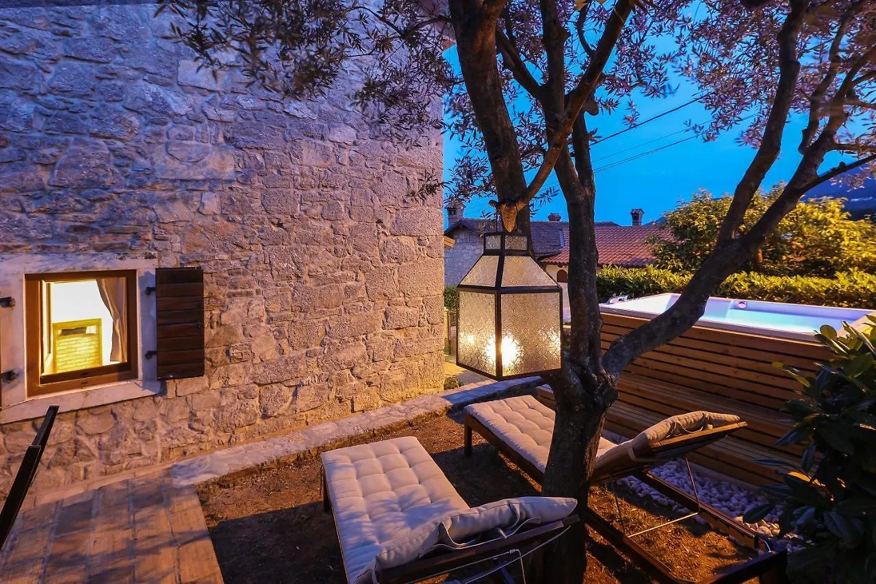 Villa Fani With Jacuzzi Ičići